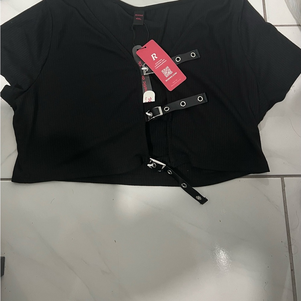 SHEIN Black Strap Detail Crop Top